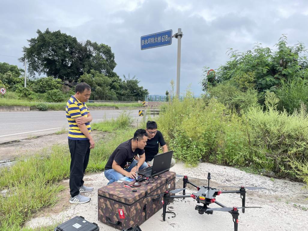1632355574606413.png?x-oss-process=style/w10 四川公路設計院技術人員現(xiàn)場開展無人機航拍作業(yè)準備.png?x-oss-process=style/w10